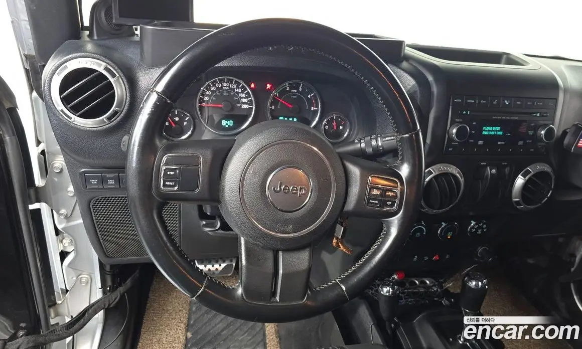 Jeep Wrangler 2011 2.8 автомат (гидро), фото 17 Jeep Wrangler 2011 2.8 автомат (гидро), фото 17
