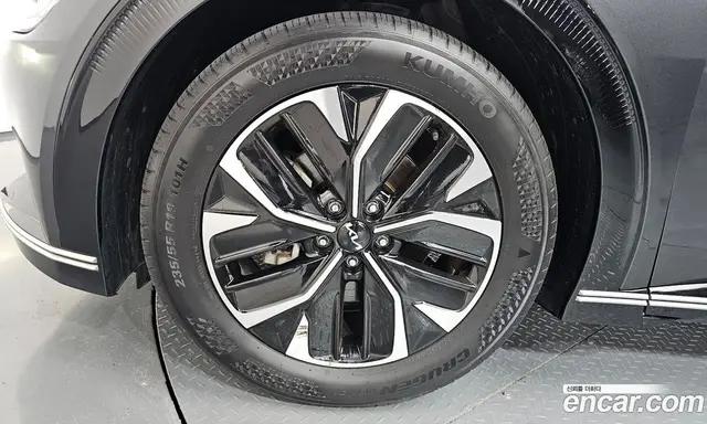Kia EV6 2023 0.1 автомат (гидро), миниатюра 5 Kia EV6 2023 0.1 автомат (гидро), миниатюра 5