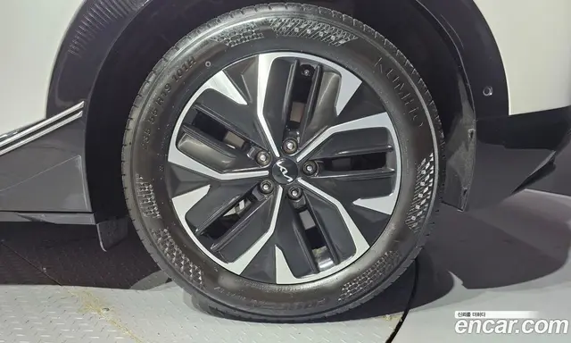 Kia EV6 2024 0.1 автомат (гидро), миниатюра 6