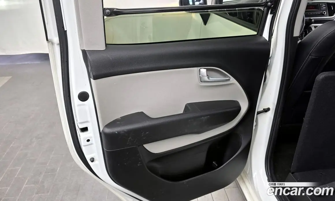 Kia Ray 2022 1.0 автомат (гидро), фото 15