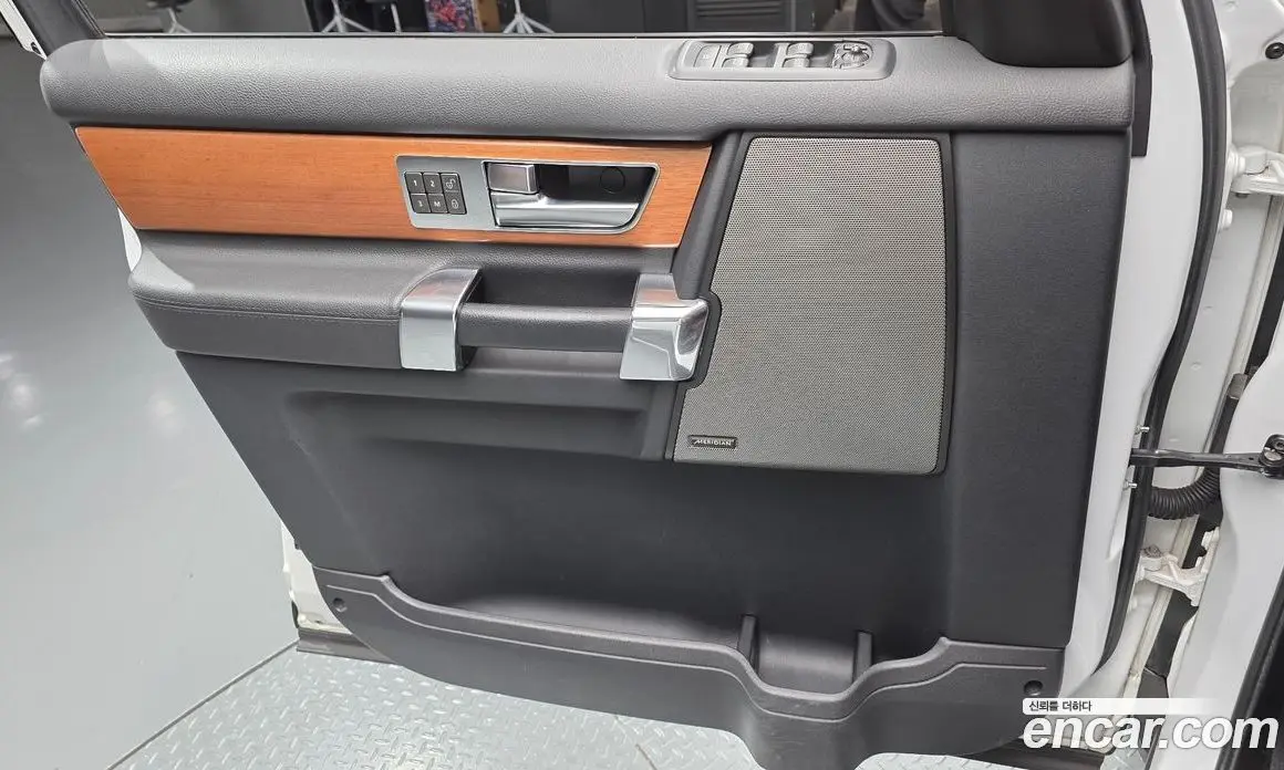 Land Rover Discovery 2015 3.0 автомат (гидро), фото 14