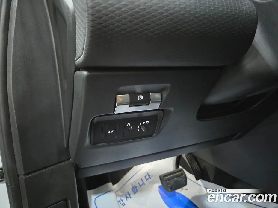 Land Rover Range Rover Evoque 2023 2.0 автомат (гидро), фото 14