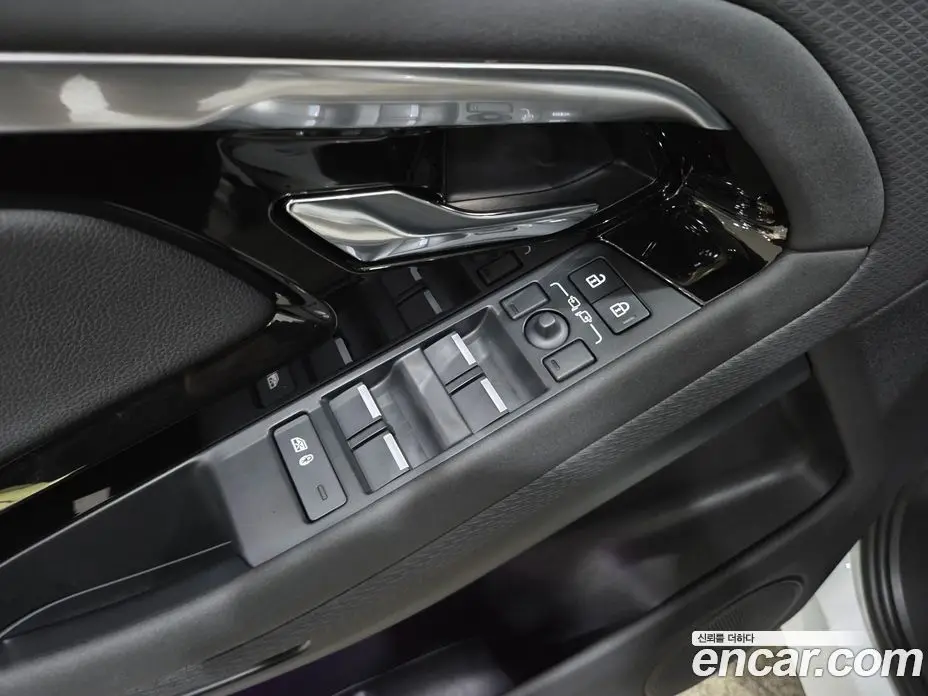 Land Rover Range Rover Evoque 2023 2.0 автомат (гидро), фото 15