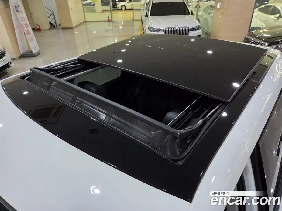 Land Rover Range Rover Evoque 2023 2.0 автомат (гидро), фото 17
