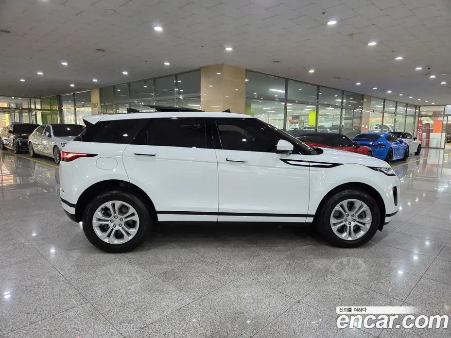 Land Rover Range Rover Evoque 2023 2.0 автомат (гидро), фото 5