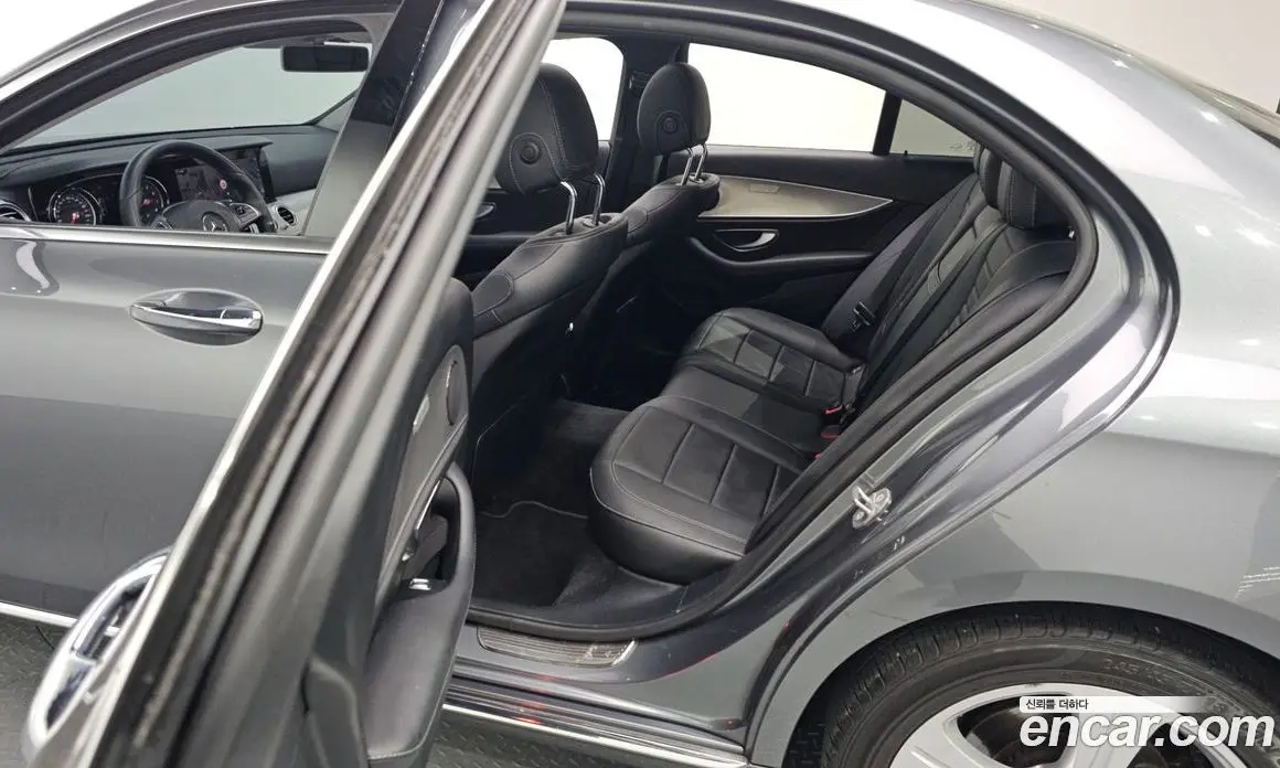 Mercedes-Benz E-Class 2018 2.0 автомат (гидро), фото 12 Mercedes-Benz E-Class 2018 2.0 автомат (гидро), фото 12