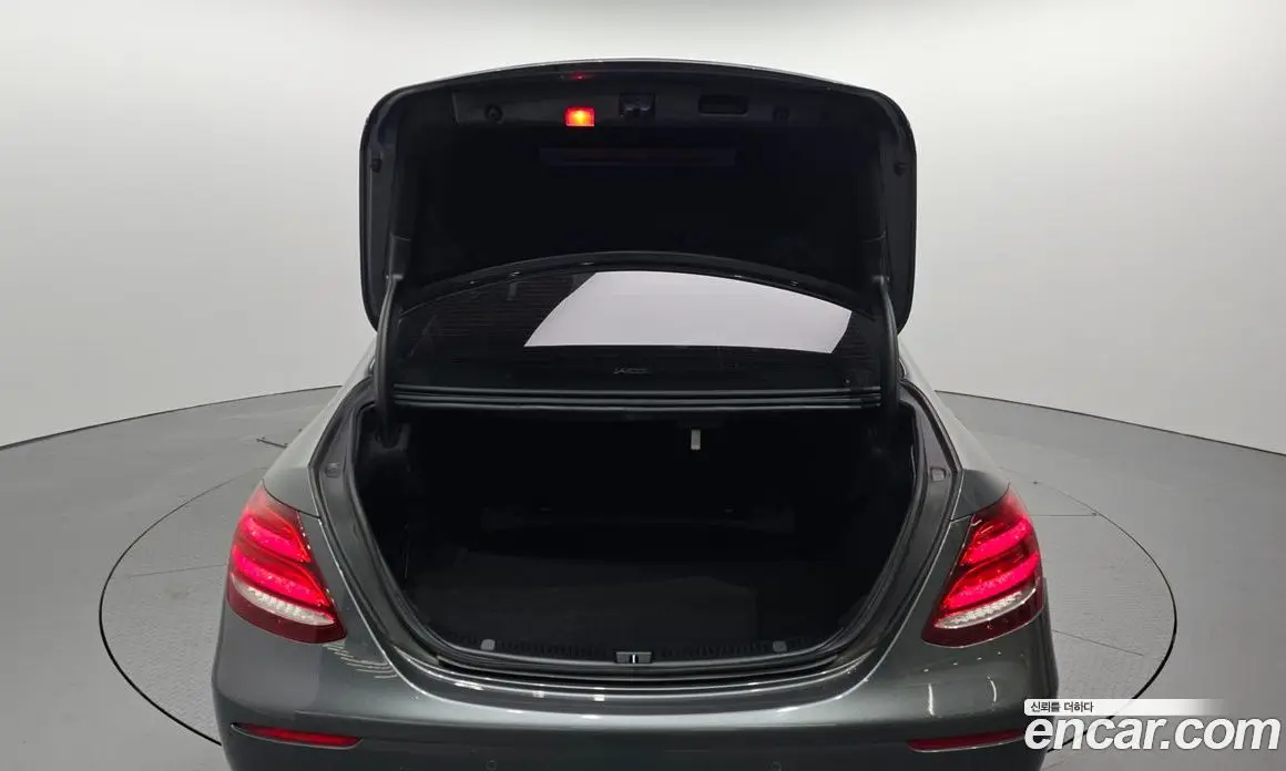 Mercedes-Benz E-Class 2018 2.0 автомат (гидро), фото 20 Mercedes-Benz E-Class 2018 2.0 автомат (гидро), фото 20
