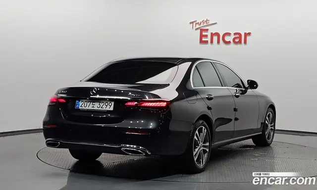 Mercedes-Benz E-Class 2022 2.0 автомат (гидро), миниатюра 2