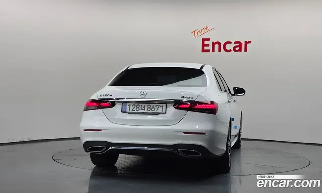 Mercedes-Benz E-Class 2022 2.0 автомат (гидро), миниатюра 4 Mercedes-Benz E-Class 2022 2.0 автомат (гидро), миниатюра 4