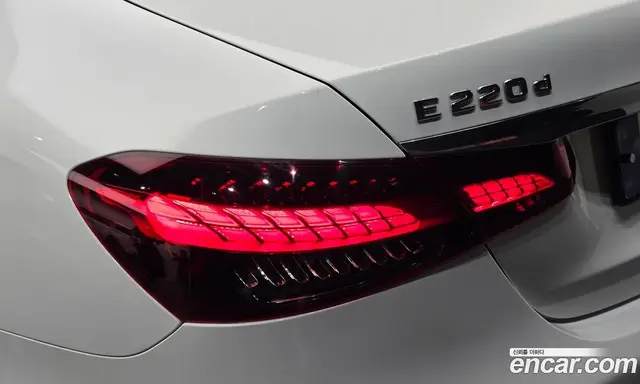 Mercedes-Benz E-Class 2022 2.0 автомат (гидро), миниатюра 9 Mercedes-Benz E-Class 2022 2.0 автомат (гидро), миниатюра 9
