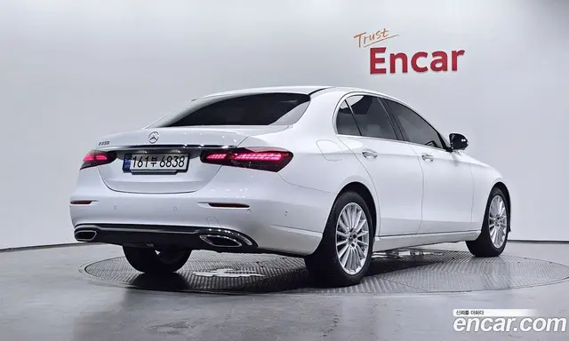 Mercedes-Benz E-Class 2023 2.0 автомат (гидро), миниатюра 2