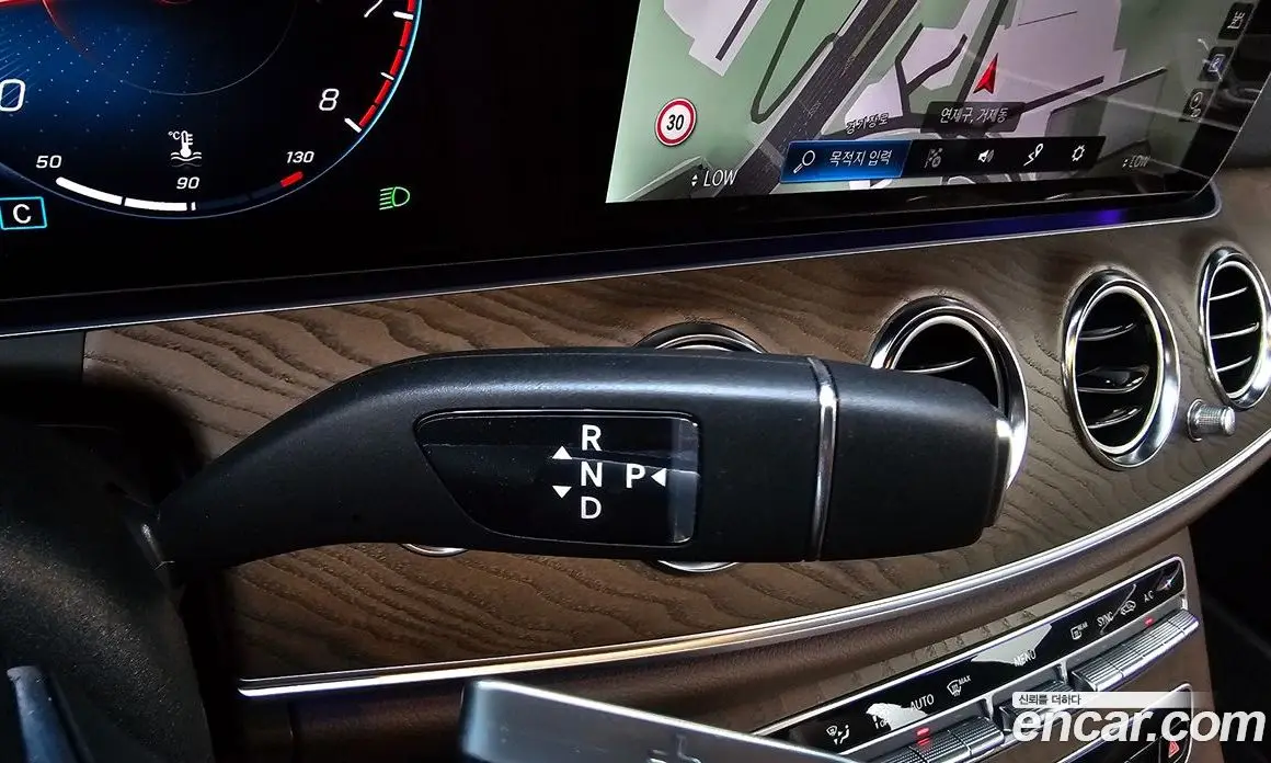 Mercedes-Benz E-Class 2023 2.0 автомат (гидро), фото 12