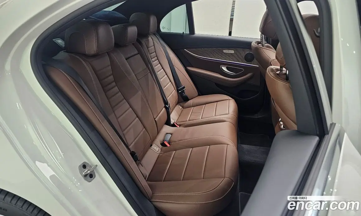 Mercedes-Benz E-Class 2023 2.0 автомат (гидро), фото 17