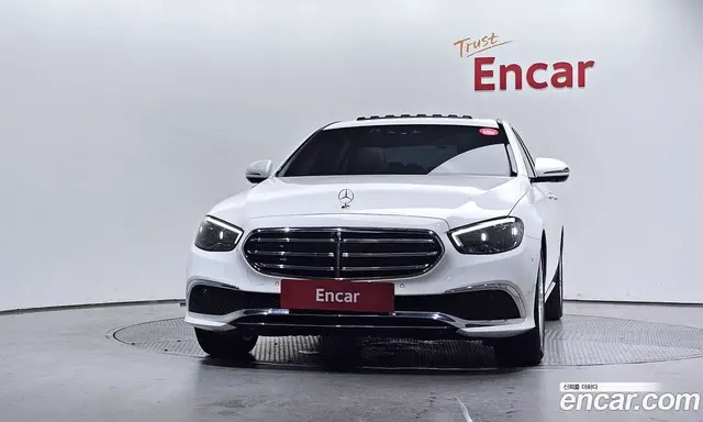 Mercedes-Benz E-Class 2023 2.0 автомат (гидро), миниатюра 3