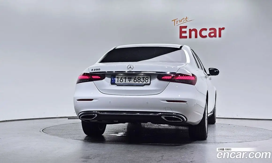 Mercedes-Benz E-Class 2023 2.0 автомат (гидро), фото 4