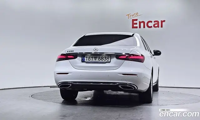 Mercedes-Benz E-Class 2023 2.0 автомат (гидро), миниатюра 4