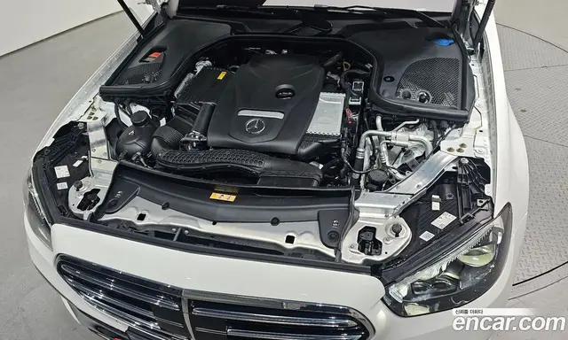 Mercedes-Benz E-Class 2023 2.0 автомат (гидро), миниатюра 6