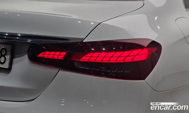 Mercedes-Benz E-Class 2023 2.0 автомат (гидро), миниатюра 9