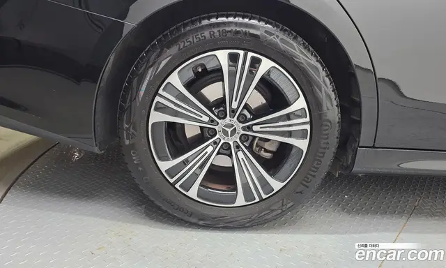 Mercedes-Benz E-Class 2025 2.0 автомат (гидро), миниатюра 5