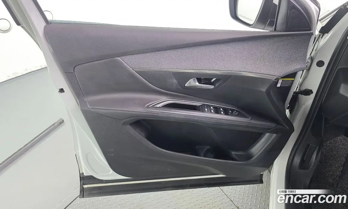 Peugeot 5008 2018 1.6 автомат (гидро), фото 14 Peugeot 5008 2018 1.6 автомат (гидро), фото 14