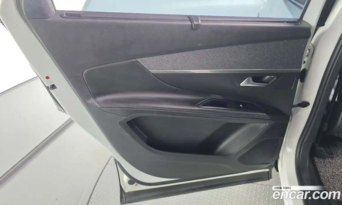 Peugeot 5008 2018 1.6 автомат (гидро), фото 15 Peugeot 5008 2018 1.6 автомат (гидро), фото 15