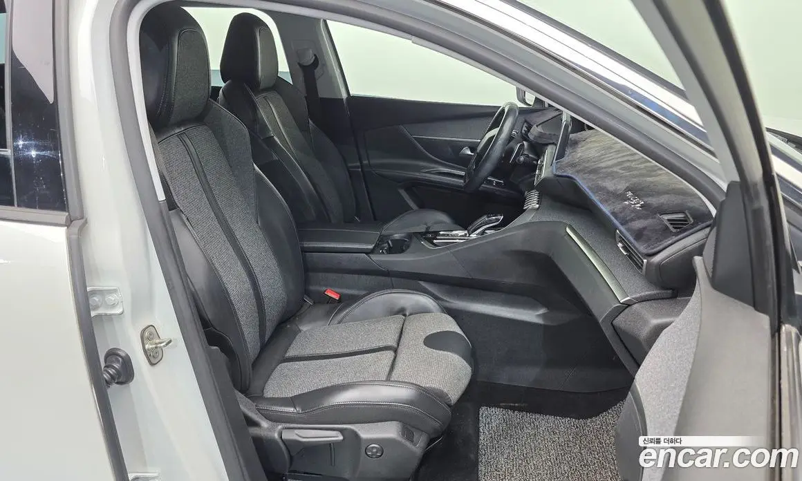 Peugeot 5008 2018 1.6 автомат (гидро), фото 17 Peugeot 5008 2018 1.6 автомат (гидро), фото 17