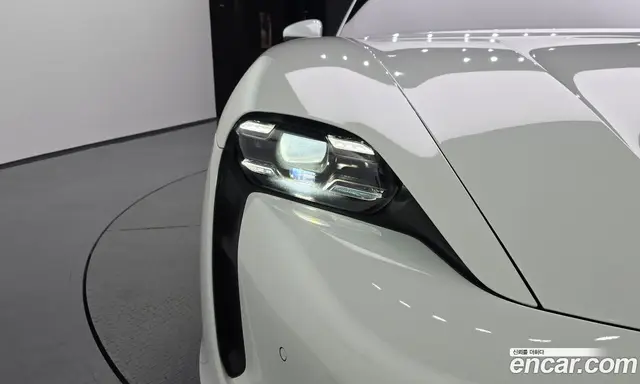 Porsche Taycan 2021 0.1 автомат (гидро), миниатюра 8 Porsche Taycan 2021 0.1 автомат (гидро), миниатюра 8