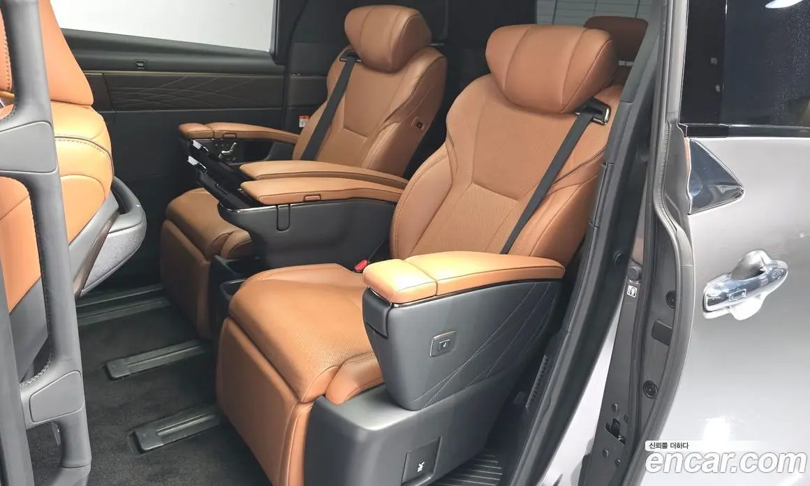 Toyota Alphard 2024 2.5 автомат (гидро), фото 17