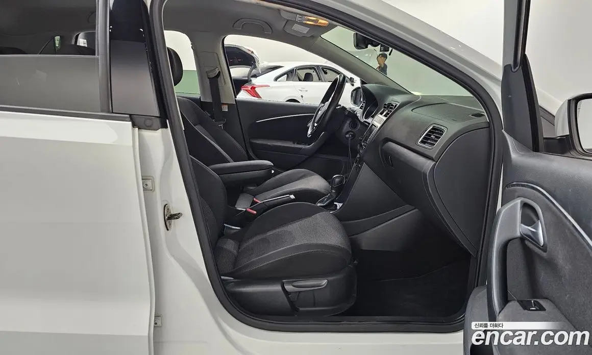 Volkswagen Polo 2015 1.4 автомат (гидро), фото 11