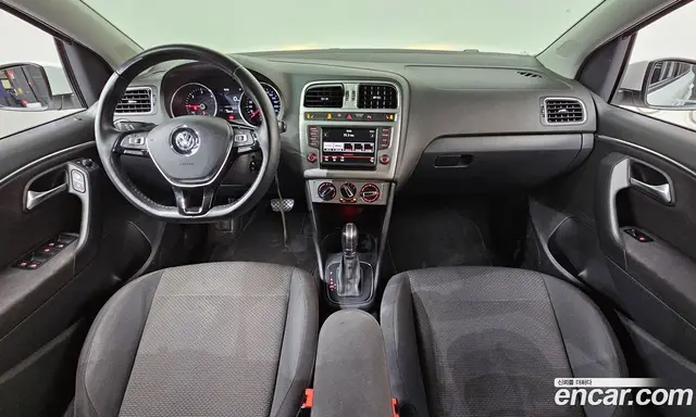 Volkswagen Polo 2015 1.4 автомат (гидро), миниатюра 7