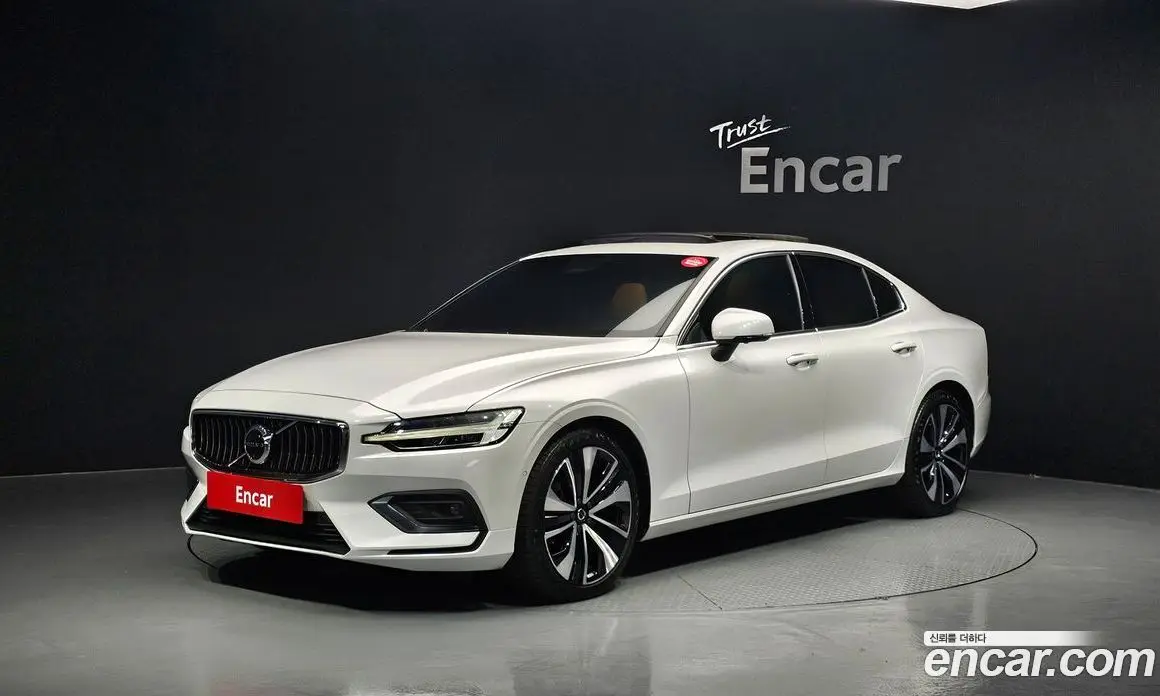Volvo S60 2024 2.0 автомат (гидро), фото 1 Volvo S60 2024 2.0 автомат (гидро), фото 1