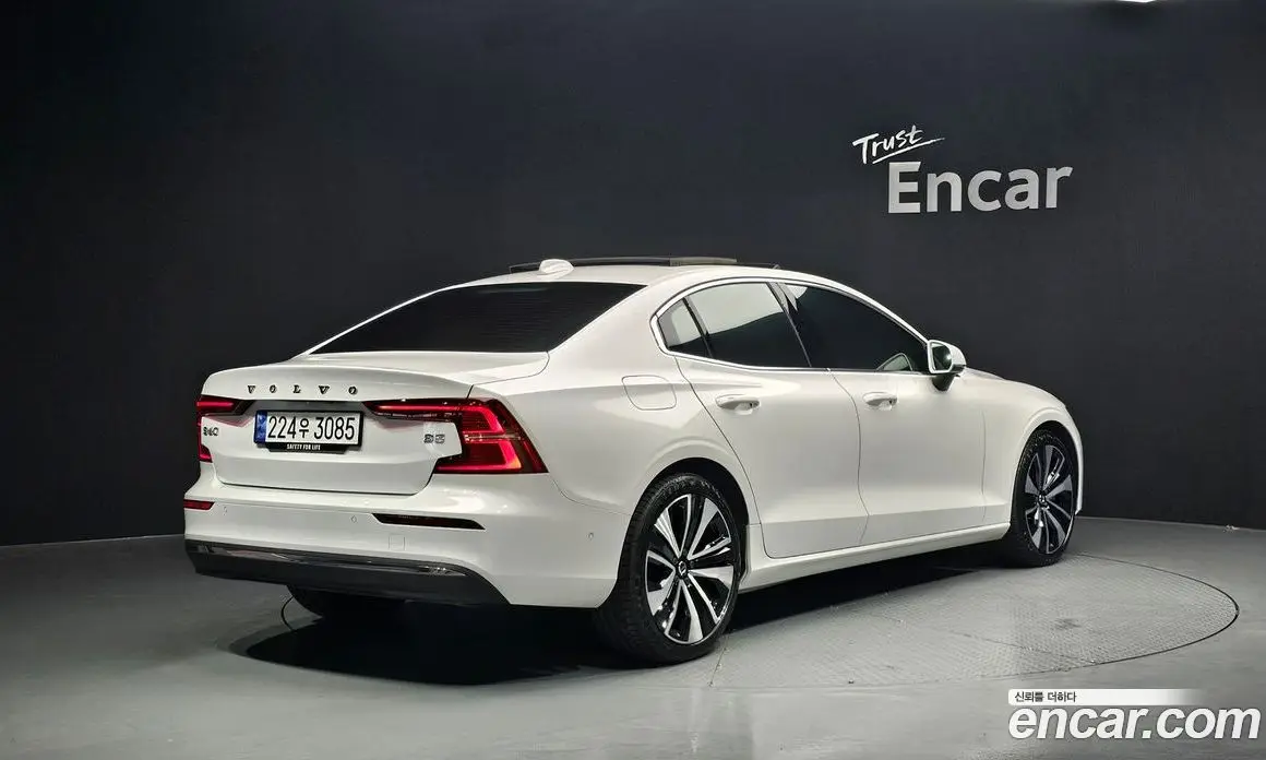Volvo S60 2024 2.0 автомат (гидро), фото 2 Volvo S60 2024 2.0 автомат (гидро), фото 2