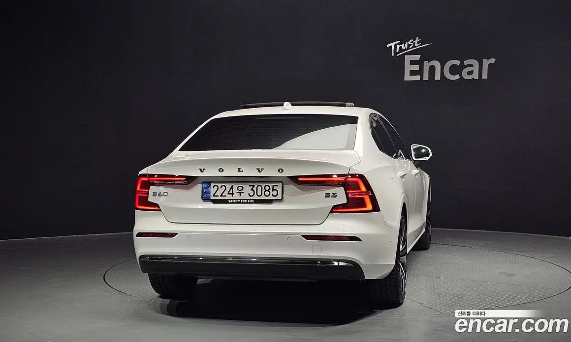 Volvo S60 2024 2.0 автомат (гидро), фото 4 Volvo S60 2024 2.0 автомат (гидро), фото 4