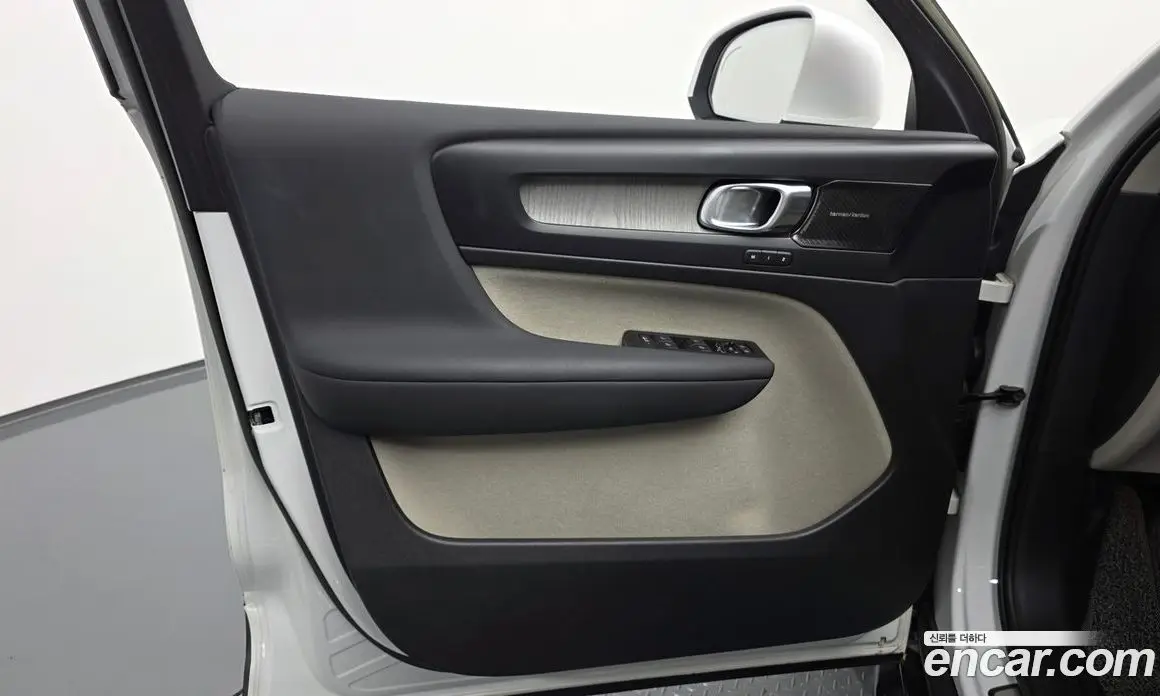 Volvo XC40 2022 2.0 автомат (гидро), фото 14 Volvo XC40 2022 2.0 автомат (гидро), фото 14
