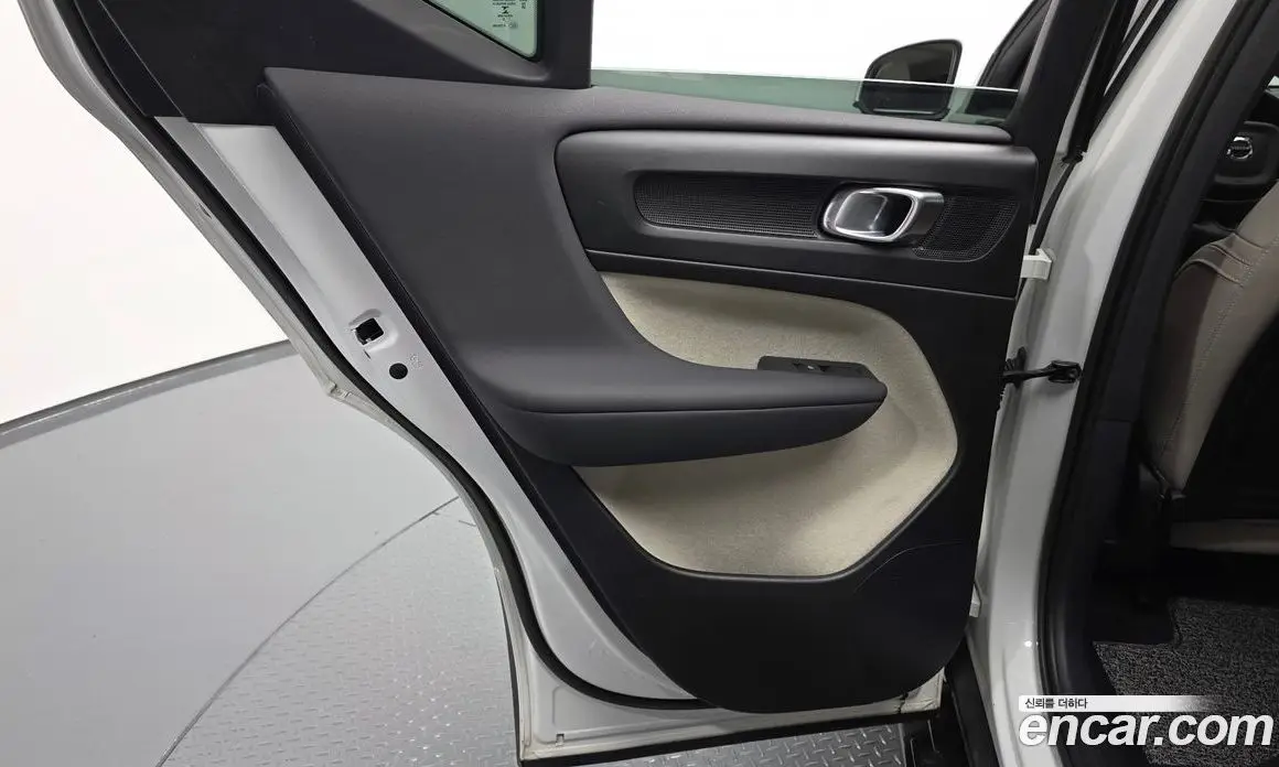 Volvo XC40 2022 2.0 автомат (гидро), фото 15 Volvo XC40 2022 2.0 автомат (гидро), фото 15