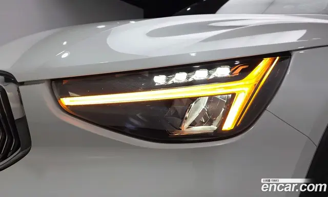 Volvo XC40 2022 2.0 автомат (гидро), миниатюра 8 Volvo XC40 2022 2.0 автомат (гидро), миниатюра 8