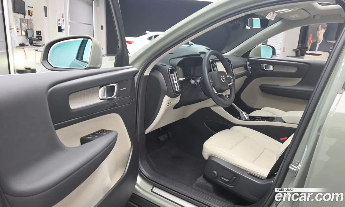 Volvo XC40 2023 2.0 автомат (гидро), фото 13 Volvo XC40 2023 2.0 автомат (гидро), фото 13