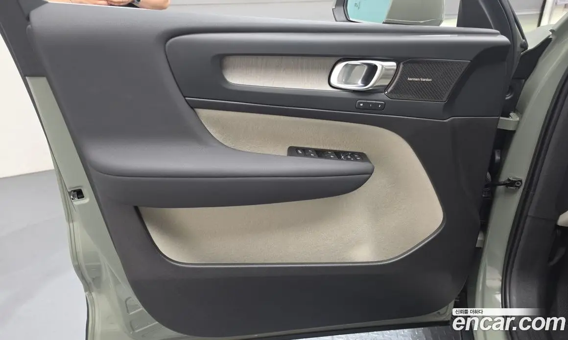 Volvo XC40 2023 2.0 автомат (гидро), фото 14 Volvo XC40 2023 2.0 автомат (гидро), фото 14