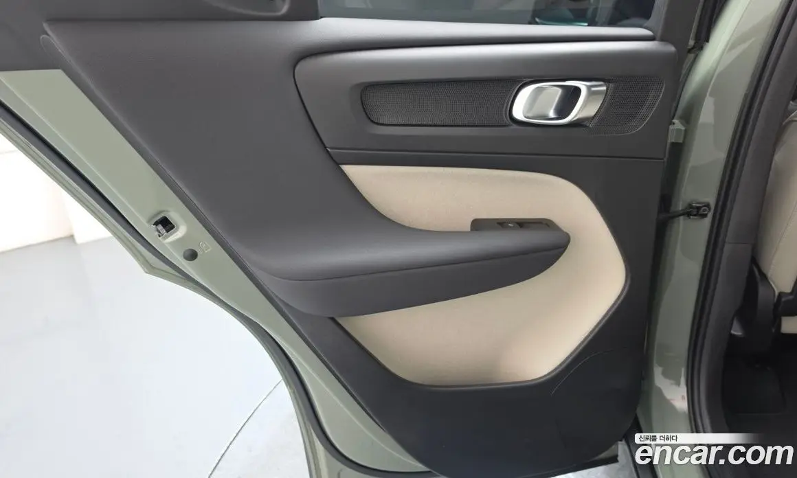 Volvo XC40 2023 2.0 автомат (гидро), фото 15 Volvo XC40 2023 2.0 автомат (гидро), фото 15