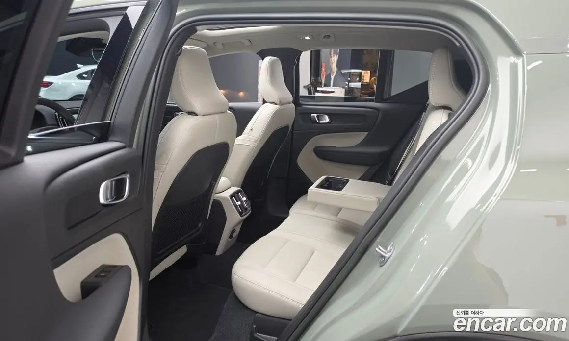 Volvo XC40 2023 2.0 автомат (гидро), фото 17 Volvo XC40 2023 2.0 автомат (гидро), фото 17