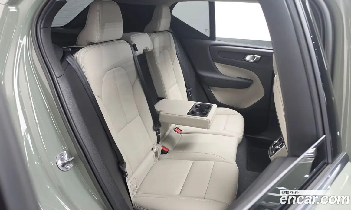 Volvo XC40 2023 2.0 автомат (гидро), фото 18 Volvo XC40 2023 2.0 автомат (гидро), фото 18