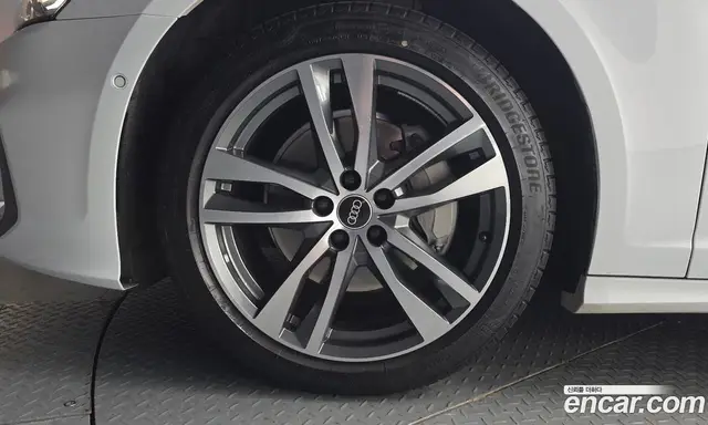 Audi A6 2023 2.0 автомат (гидро), миниатюра 5
