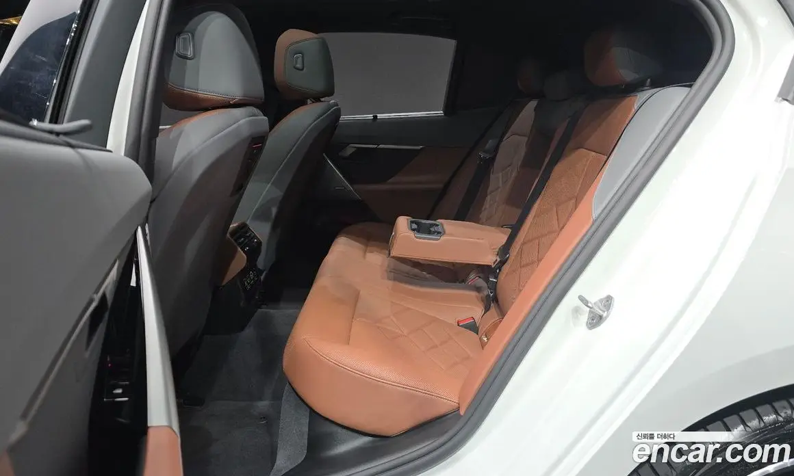 BMW 5 серия 2025 2.0 автомат (гидро), фото 18