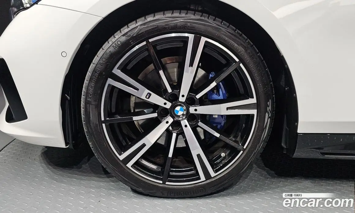 BMW 5 серия 2025 2.0 автомат (гидро), фото 5