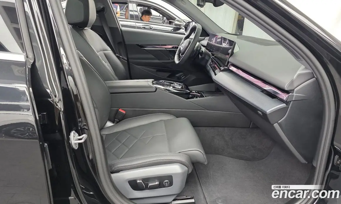 BMW 5 серия 2025 2.0 автомат (гидро), фото 16 BMW 5 серия 2025 2.0 автомат (гидро), фото 16