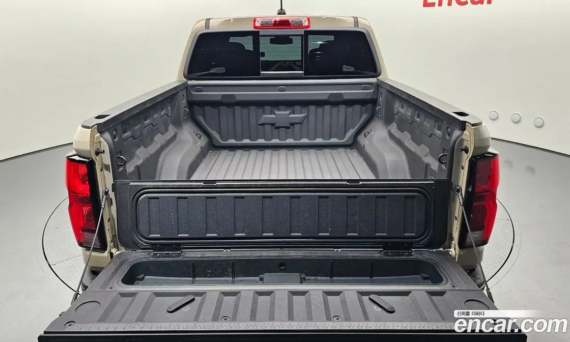 Chevrolet Colorado 2024 2.7 автомат (гидро), фото 16