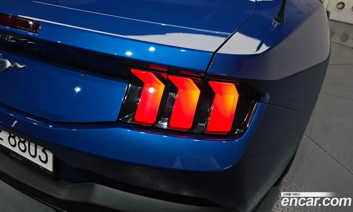 Ford Mustang 2024 2.3 автомат (гидро), фото 8