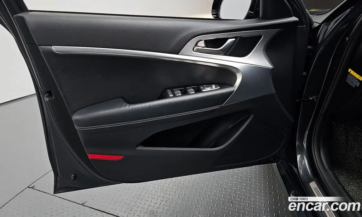 Genesis G70 2017 2.0 автомат (гидро), фото 14 Genesis G70 2017 2.0 автомат (гидро), фото 14