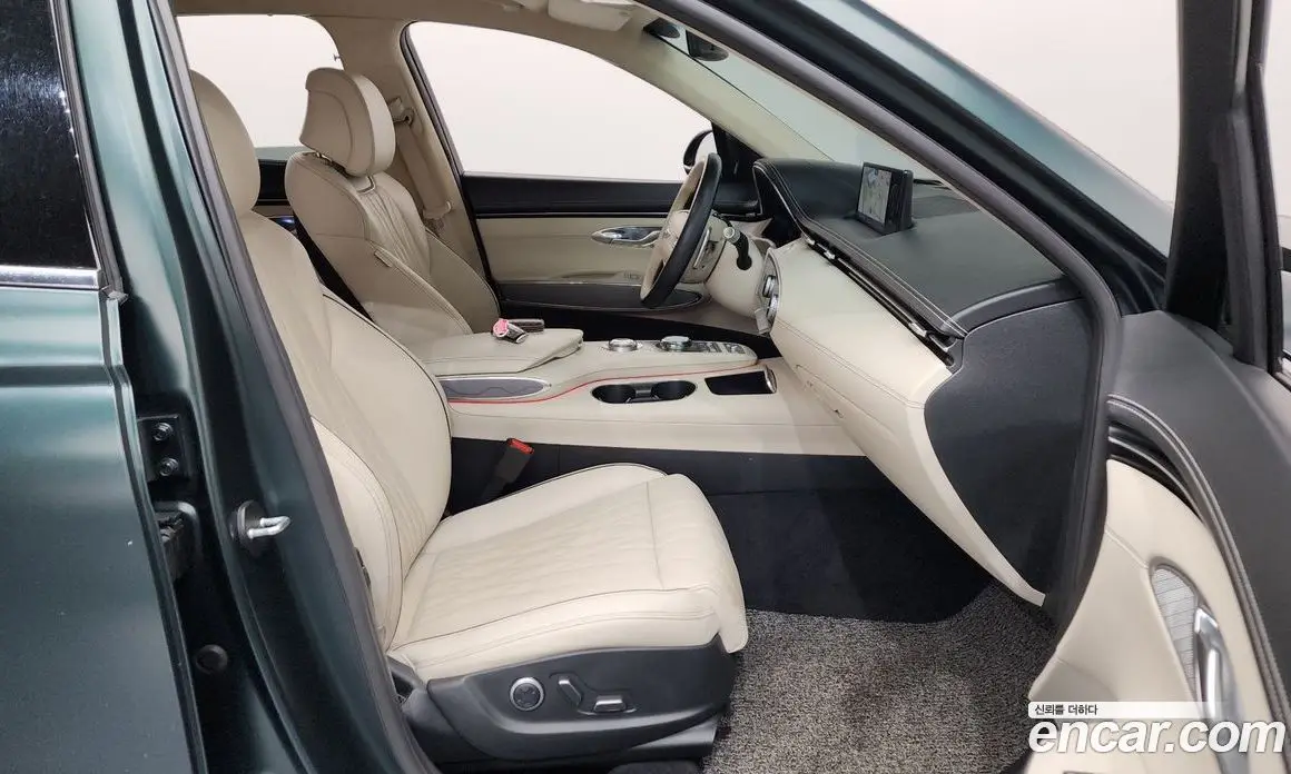 Genesis GV70 2021 2.2 автомат (гидро), фото 16 Genesis GV70 2021 2.2 автомат (гидро), фото 16