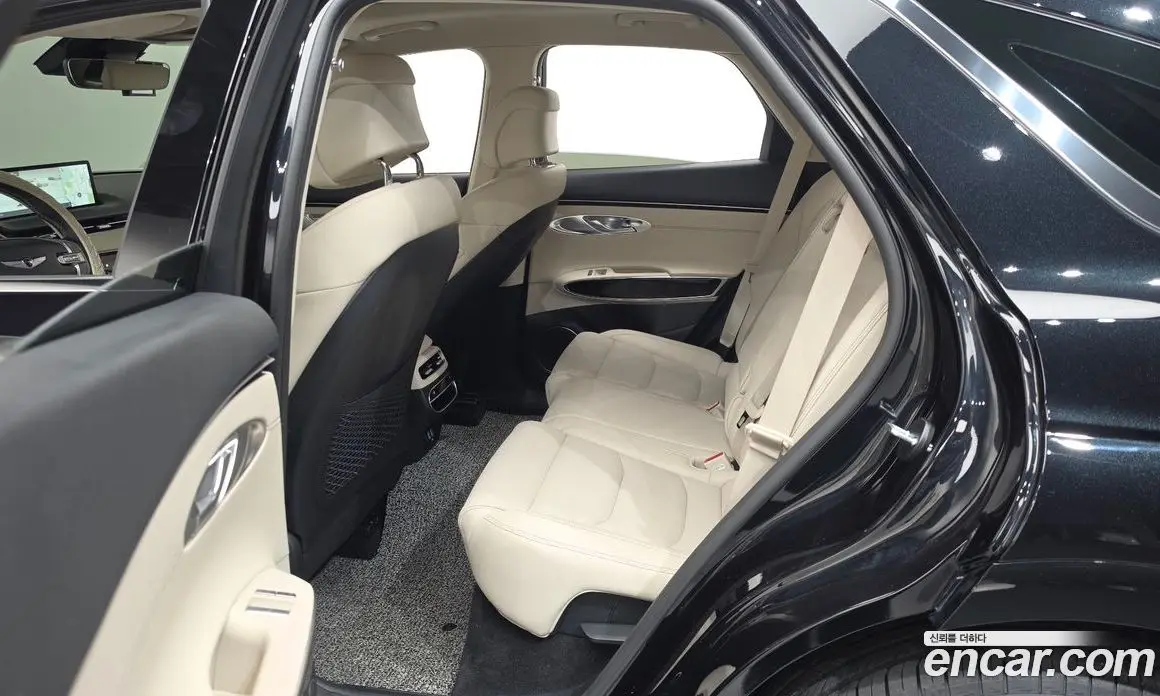 Genesis GV70 2023 2.5 автомат (гидро), фото 17 Genesis GV70 2023 2.5 автомат (гидро), фото 17